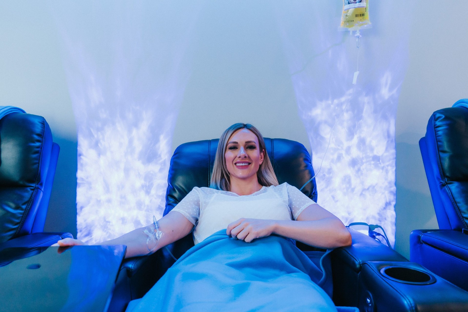 iCRYO Guilderland guest relaxing during an IV drip